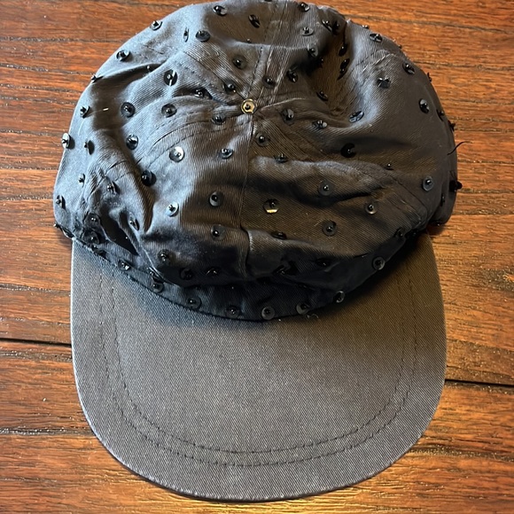 Women’s Sequinned Baseball Cap Black Hat Glittery Pretty Summer Outdoors Sporty - Picture 1 of 5